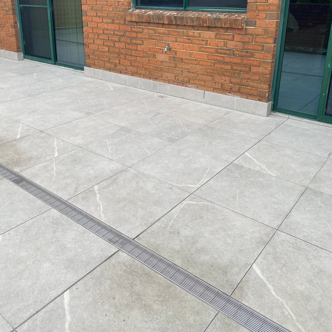 Plastic Strip Drain Kit + SS Heelguard Grate