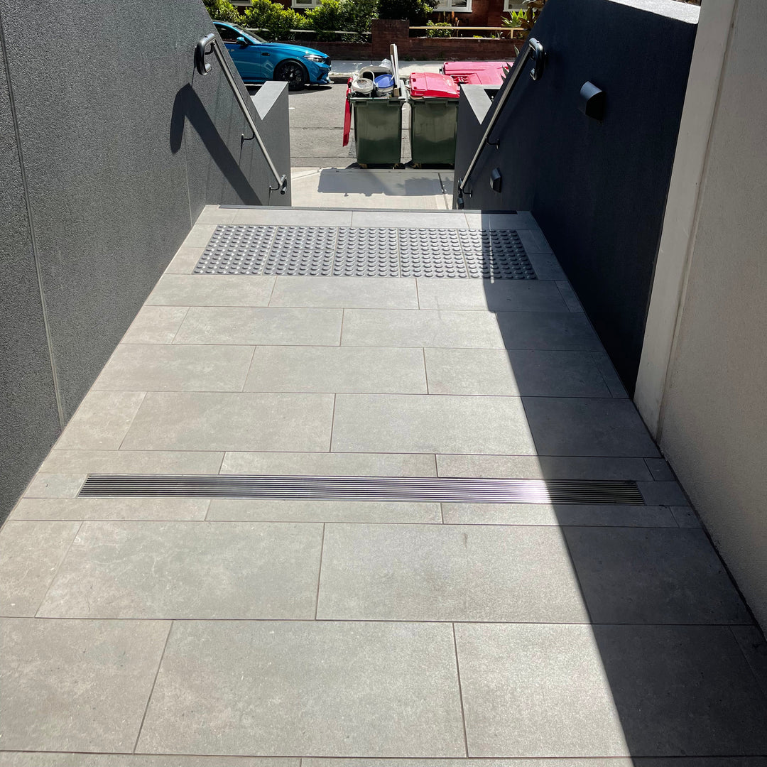 Plastic Strip Drain Kit + SS Heelguard Grate