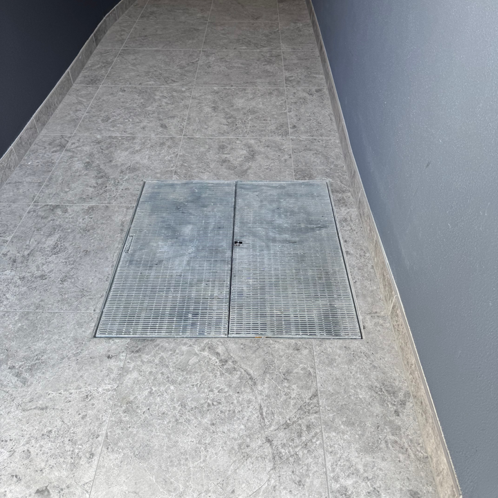 Galvanised steel heelguard pit grate with anti-slip wedge wire design. Allows high water flow while preventing debris entry and heel penetration. Ideal for pedestrian areas, driveways, and commercial drainage pits.