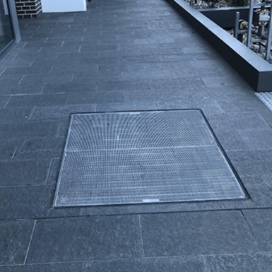 Galvanised steel heelguard pit grate with anti-slip wedge wire design. Allows high water flow while preventing debris entry and heel penetration. Ideal for pedestrian areas, driveways, and commercial drainage pits.
